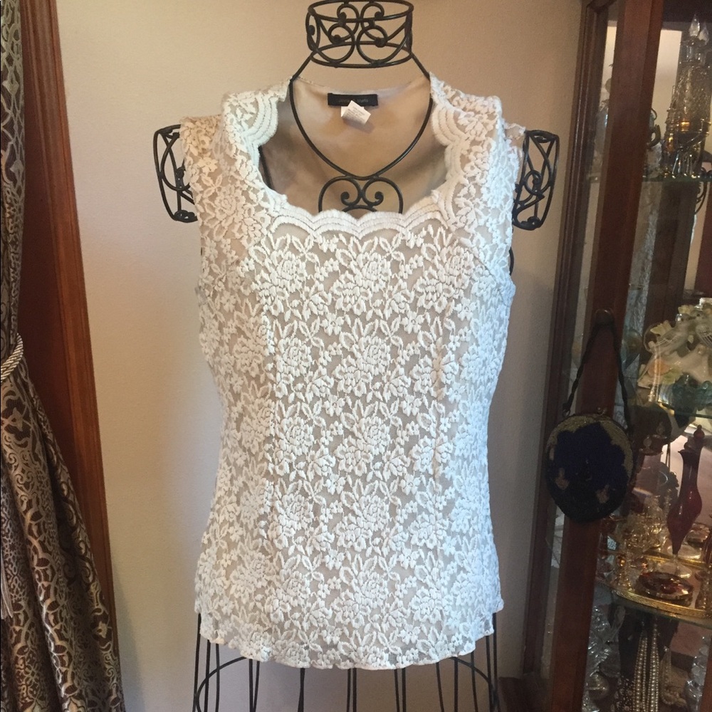 Jennie & Marlis cream colored lace top